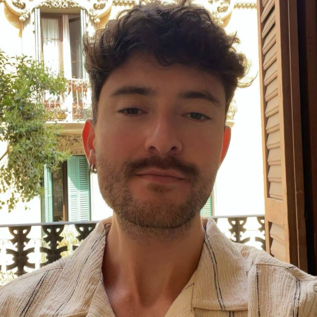Simón
